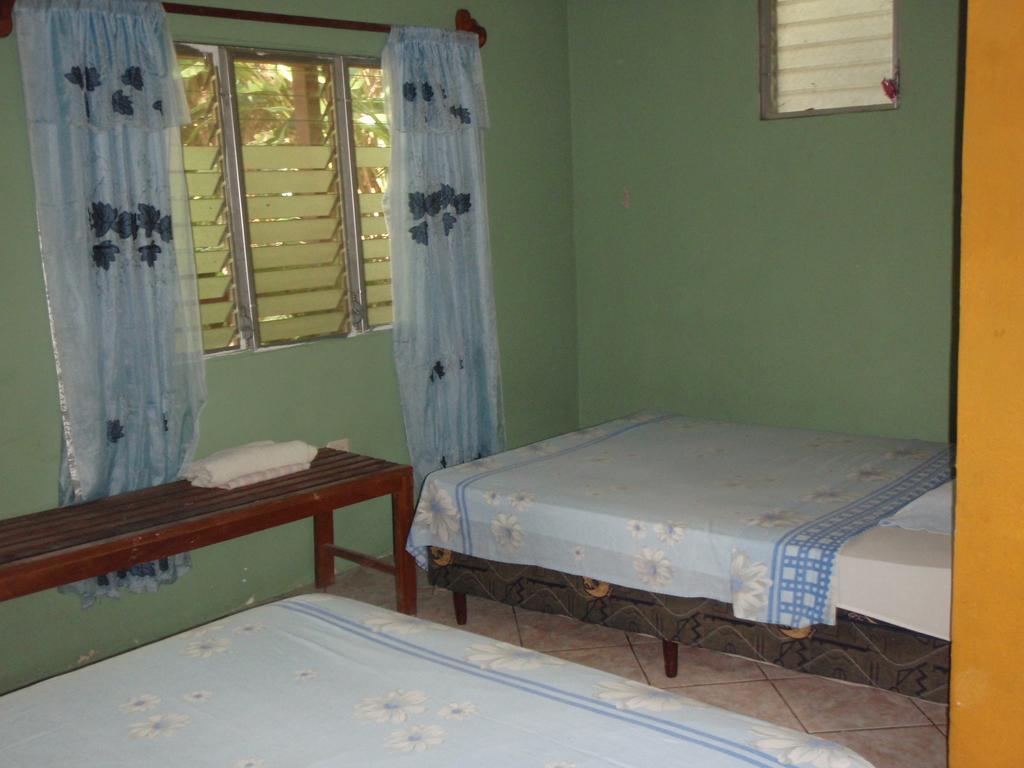 Guest House Posada Ixchel El Remate Room photo